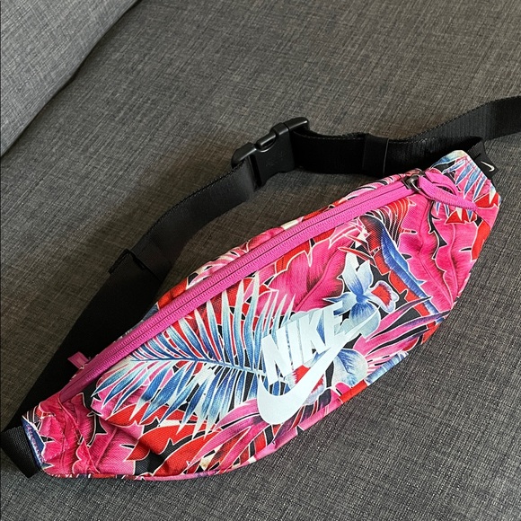 Nike Handbags - Nike SB Heritage Tropical Floral Waist Bag